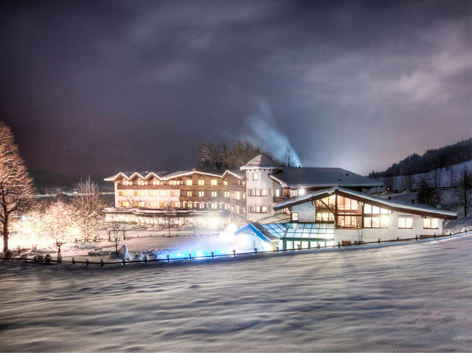 Erlebnishotel Kitzbuehler Horn Oberndorf in Tirol Exterior photo